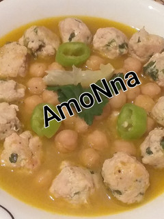 صورة لوصفة كريات صدر الدجاج بالحمص