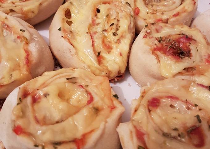 Rollos de pizza Receta de Macarena Aguilera  Cookpad