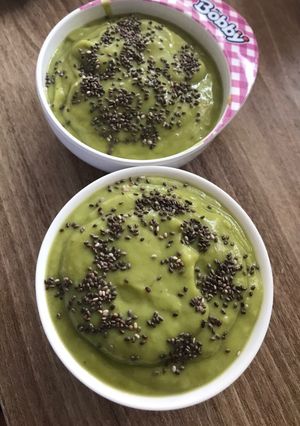 Hình của món Sinh tố bơ mãng cầu rắc chia cho bé +9m tuổi.
