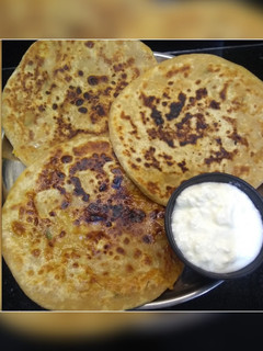 આલુ પરાઠા(alu parotha recipe in Gujarati) રેસીપી મુખ્ય ફોટો