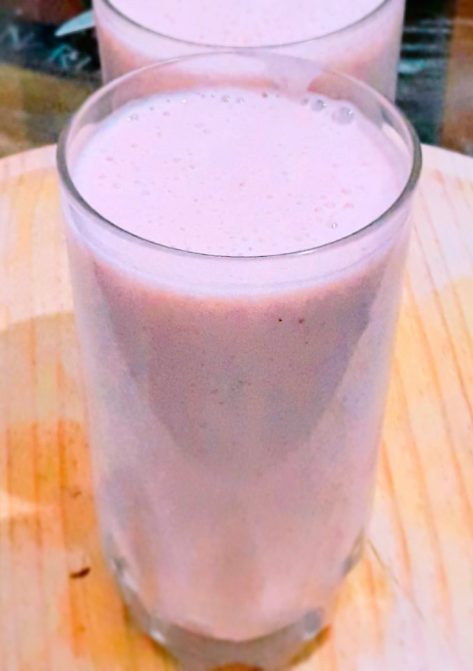 Una foto de Jugo de papaya, fresas y leche