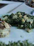 Hambúrguer biológico com cogumelos shitake e queijo de cabra e ovelha