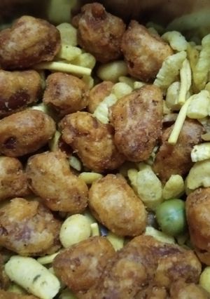 A picture of Peanut bhel Puri.