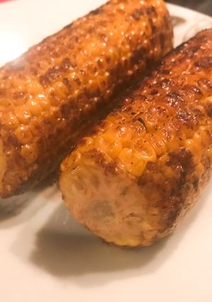 Una foto de Mazorca de maíz con mantequilla