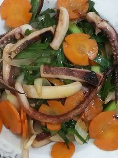 Hình của món Mực xào cần tỏi.