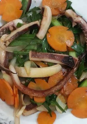Hình của món Mực xào cần tỏi.