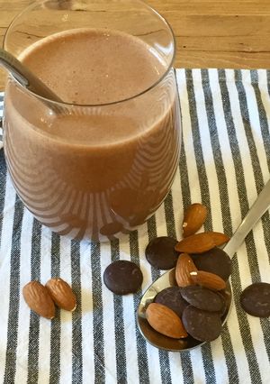 A picture of Chocolate & Almond Milkshake.