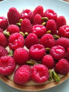 Une photo de Tarte pistache framboise