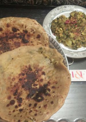 A picture of Methi ka bhurta or filling paratha.