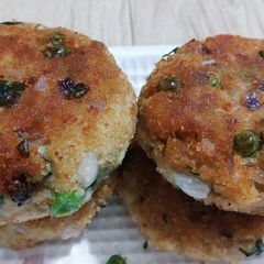 How to make Easy & Crispy Aloo Tikki Recipe A picture of How to make Easy & Crispy Aloo Tikki Recipe.