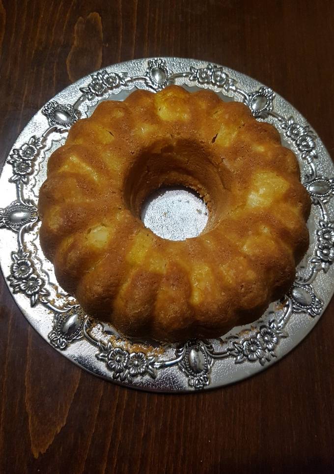 Шарлотка з ананасом
