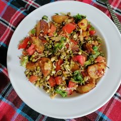 A picture of Moong Sprouts Chaat.