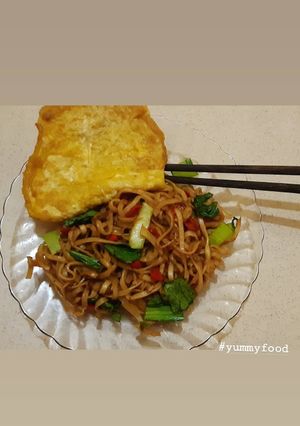 Foto resep Mie goreng (pipih) dan telur dadar