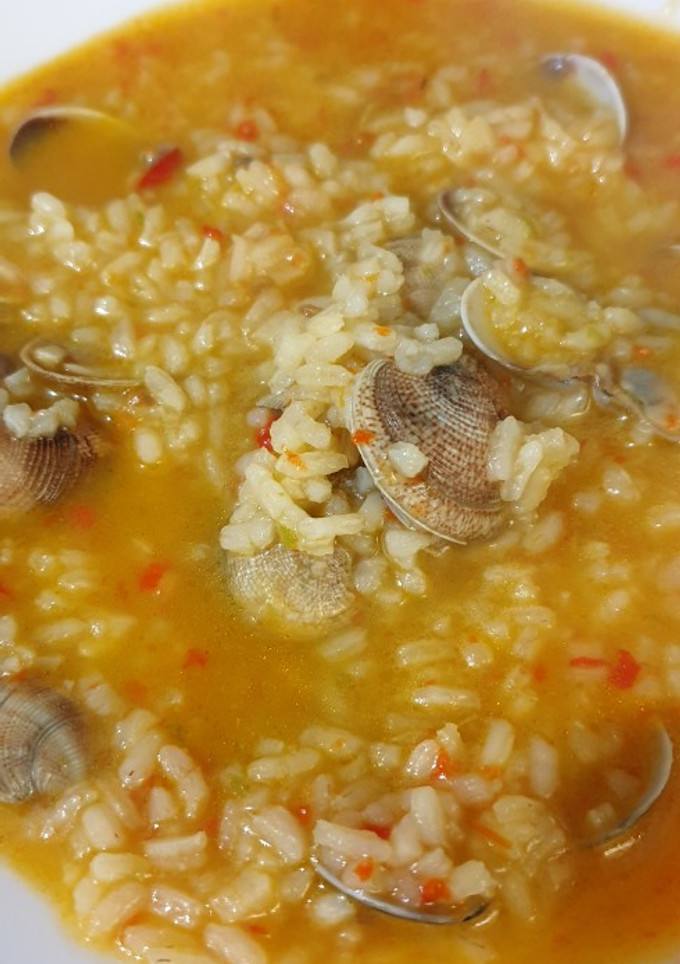 Una foto de Almejas con arroz