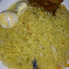 Plain Noddles with egg A picture of Plain Noddles with egg.