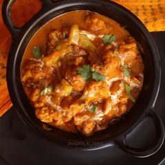 A picture of Gobhi butter masala.