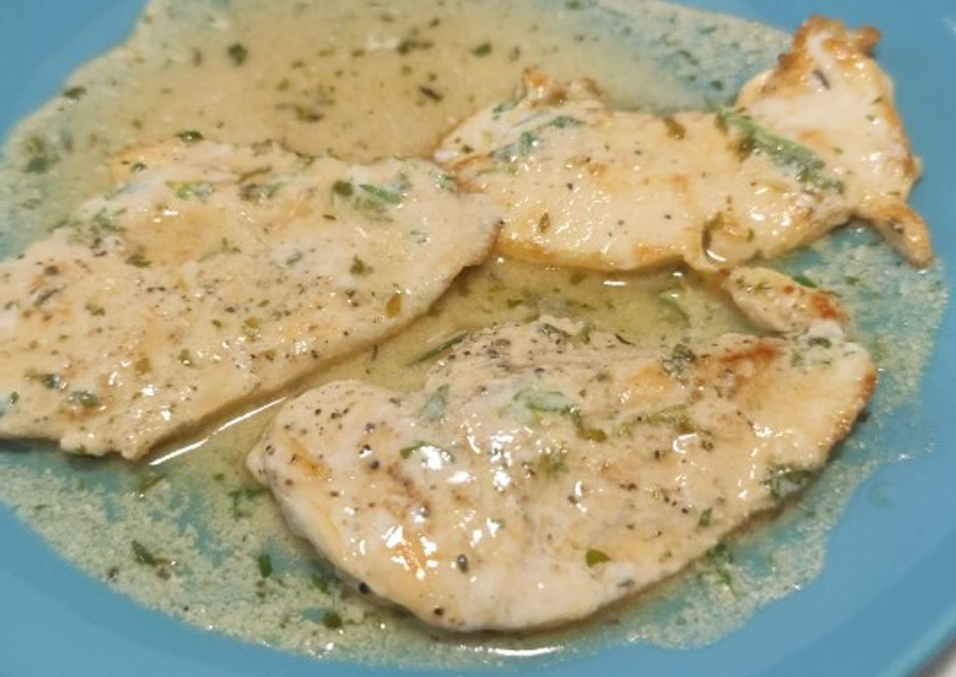 Filetes de pechuga de pollo con salsa de yogur