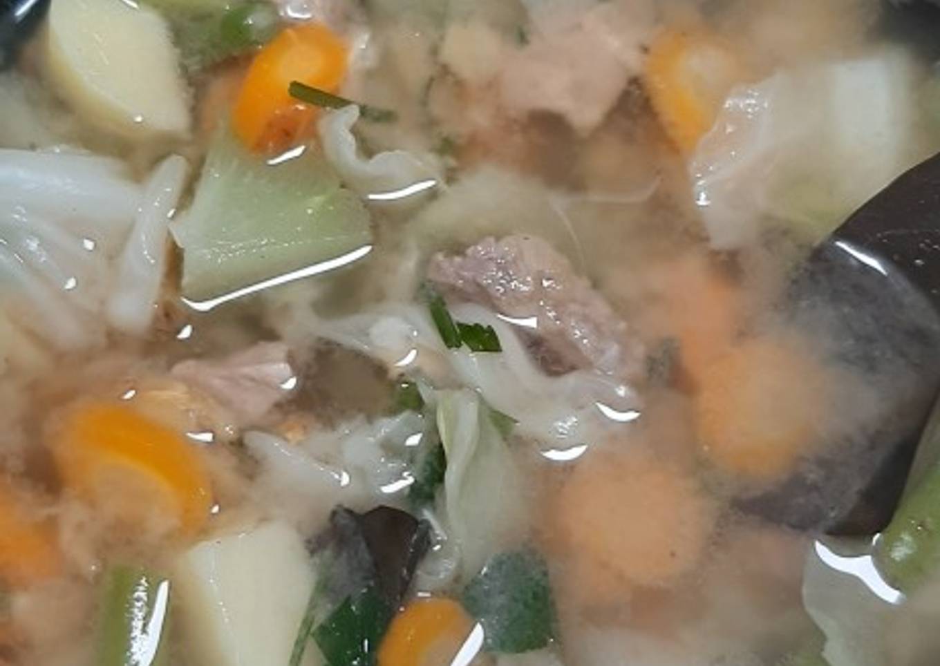 Sup sayur dengan daging sapi