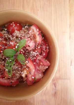 Une photo de 🍅Salade tomate, basilic et Quinoa