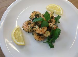 Una foto de Camarones al ajillo