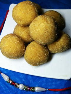 बेसन रवा लाडू (besan rava ladoo recipe in marathi) रेसिपी चे मुख्य फोटो