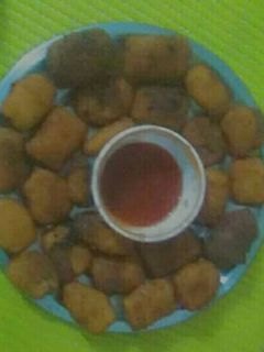 உருளைக்கிழங்கு சீஸ் பால்ஸ்(potato cheese balls recipe in tamil) செய்முறை முக்கிய புகைப்படம்