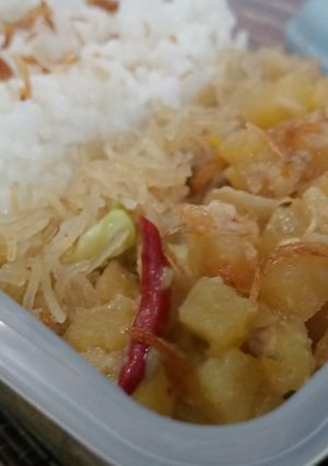Foto resep Bekal Praktis Soon Goreng 🍱 #fooddeha