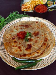 मिक्स आटे का आलू पराठा (mix aate ka aloo paratha recipe in Hindi) रेसिपी मुख्य फोटो