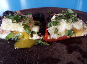 Una foto de Ajíes rellenos a la parrilla