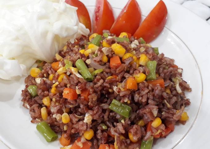 Resep Nasi Goreng Hongkong Beras Merah oleh Seruni Puspa Indah - Cookpad