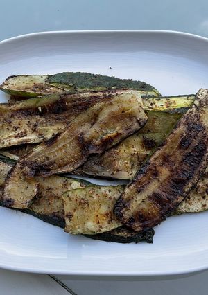 Une photo de Courgettes grillées aux épices zaatar et piment d’espelette