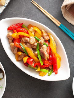 A picture of Stir-Fried Pork with Bell Peppers.