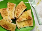 Gambar garlic bread panggang