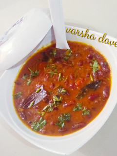 રાજમા મસાલા (Rajma Masala Recipe In Gujarati) રેસીપી મુખ્ય ફોટો