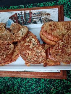 A picture of French Toast.