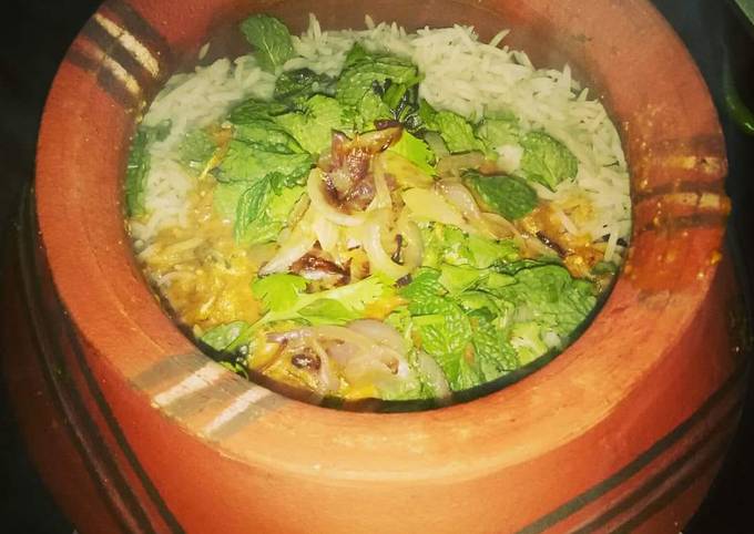 Clay Pot Dum ki Murgh Biryani