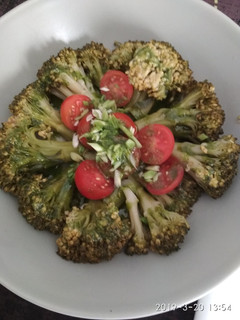 Una foto de Brócoli con pesto de albahaca
