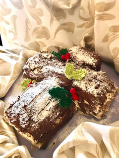 A picture of Christmas Log with Buttercream.