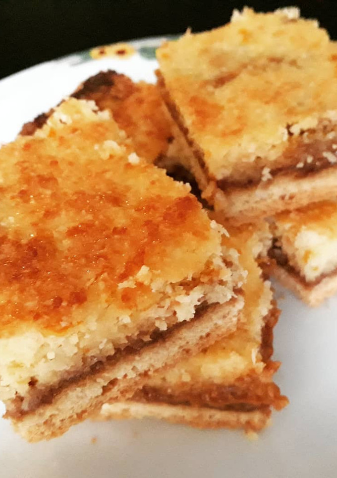 Una foto de Cuadraditos de coco y dulce de leche