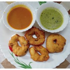 A picture of Medu Vada.