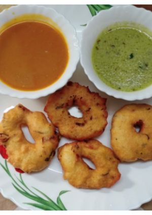 A picture of Medu Vada.