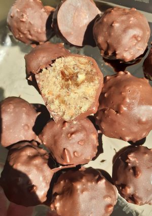 Une photo de Rocher vitaminés healthy chocolat dattes et oleagineux