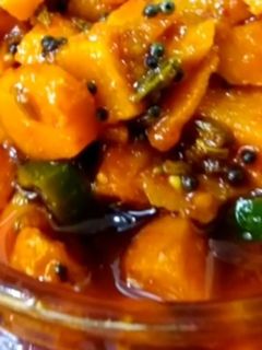 ओल्या हळदीच लोणच (olya haldiche lonche recipe in marathi) रेसिपी चे मुख्य फोटो 