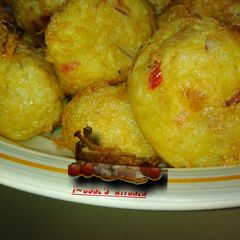 A picture of Potato balls.