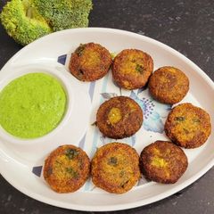 A picture of Broccoli tikki (patties).