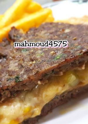 صورة لوصفة لحمة بالصينية بالخضار والجبنة