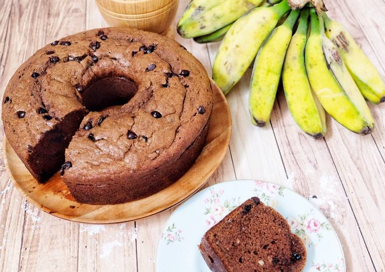 Moist Banana Chocolate Cake