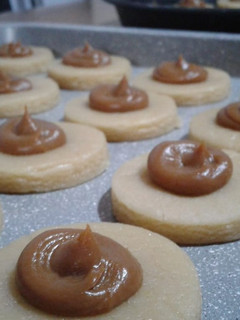 Una foto de Pepas de dulce de leche, sin manteca y económicas!