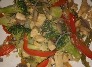 Una foto de Chop suey de pollo fácil