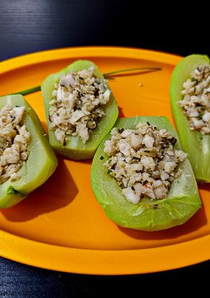Una foto de Chayote relleno de pescado